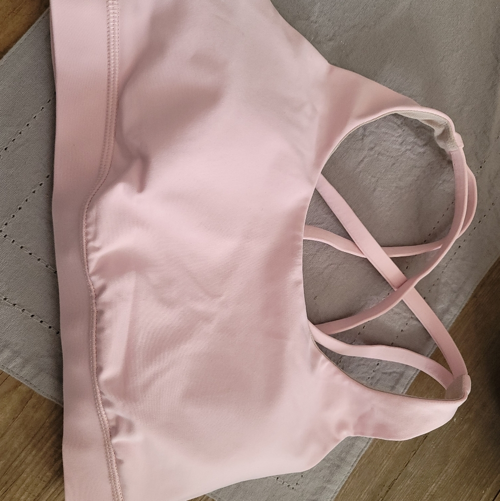 SOLD!!! DO NOT BUY!Lululemon sports bra 6